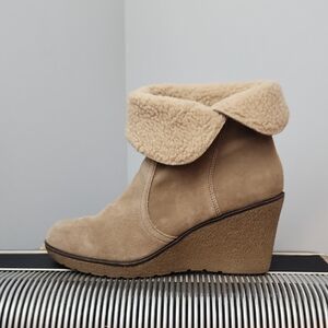 KELLY & KATIE TAN SUEDE WEDGE BOOTS W/RUBBER SOLE SZ 9.5